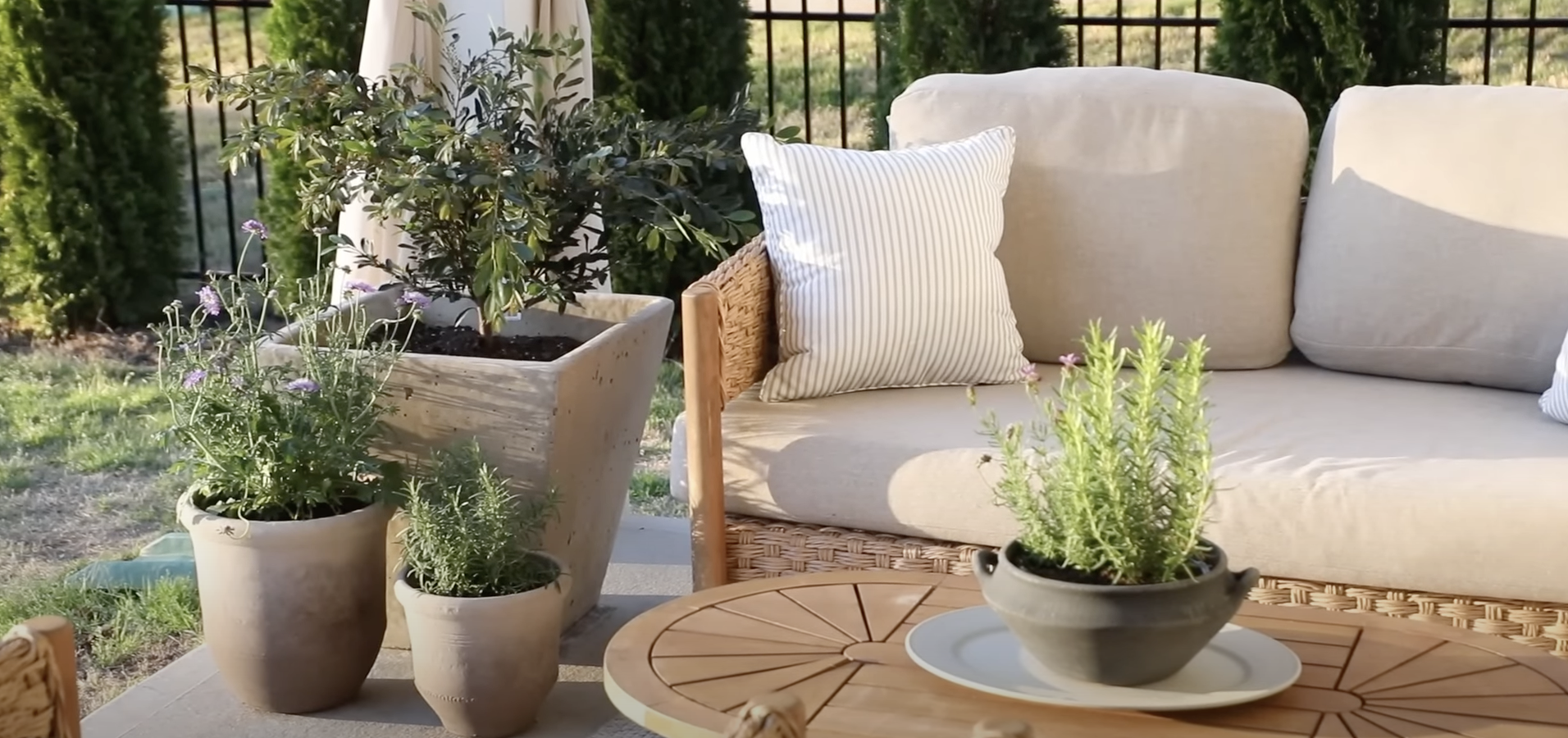 6 Astuces pour Aménager une Petite Terrasse sans se Ruiner